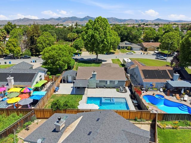 2060 Evelyns Drive, Hollister, CA 95023