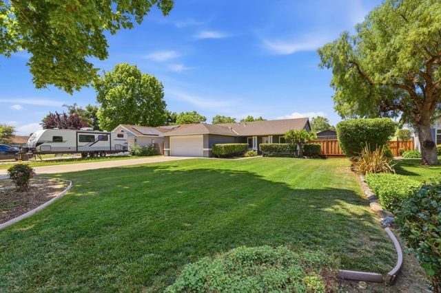 2060 Evelyns Drive, Hollister, CA 95023