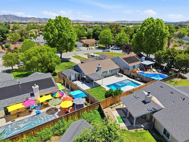 2060 Evelyns Drive, Hollister, CA 95023