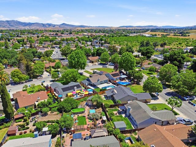 2060 Evelyns Drive, Hollister, CA 95023