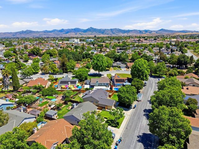 2060 Evelyns Drive, Hollister, CA 95023