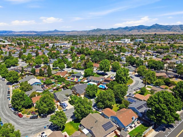 2060 Evelyns Drive, Hollister, CA 95023