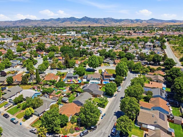 2060 Evelyns Drive, Hollister, CA 95023