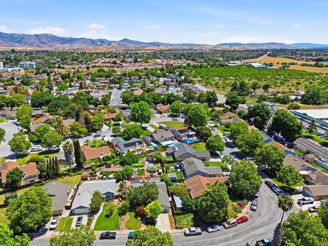 2060 Evelyns Drive, Hollister, CA 95023