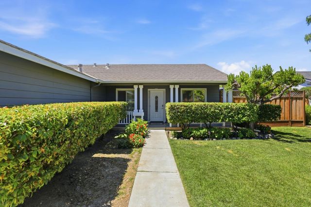 2060 Evelyns Drive, Hollister, CA 95023