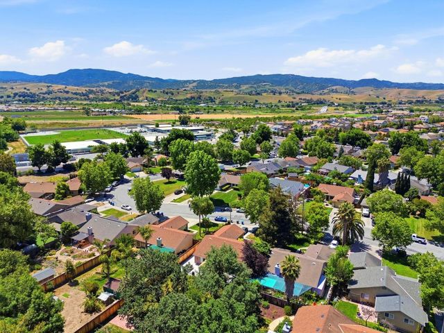 2060 Evelyns Drive, Hollister, CA 95023