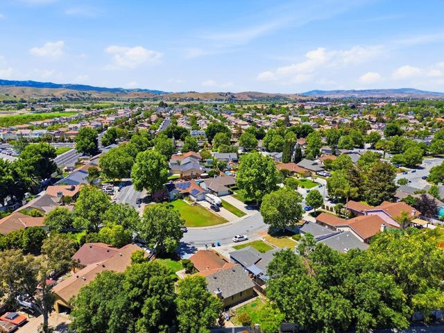 2060 Evelyns Drive, Hollister, CA 95023