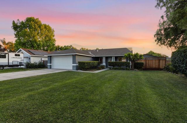 2060 Evelyns Drive, Hollister, CA 95023
