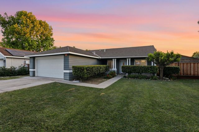 2060 Evelyns Drive, Hollister, CA 95023