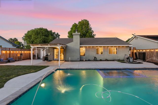 2060 Evelyns Drive, Hollister, CA 95023