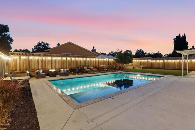 2060 Evelyns Drive, Hollister, CA 95023