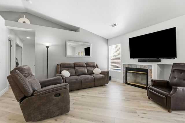 2060 Evelyns Drive, Hollister, CA 95023