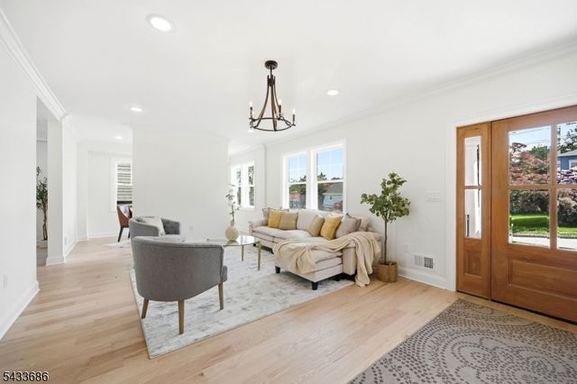 31 Ridgeview Ave, West Orange Twp., NJ 07052