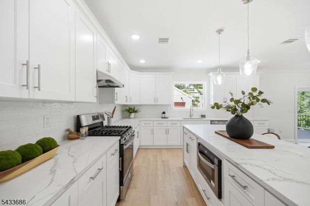 31 Ridgeview Ave, West Orange Twp., NJ 07052