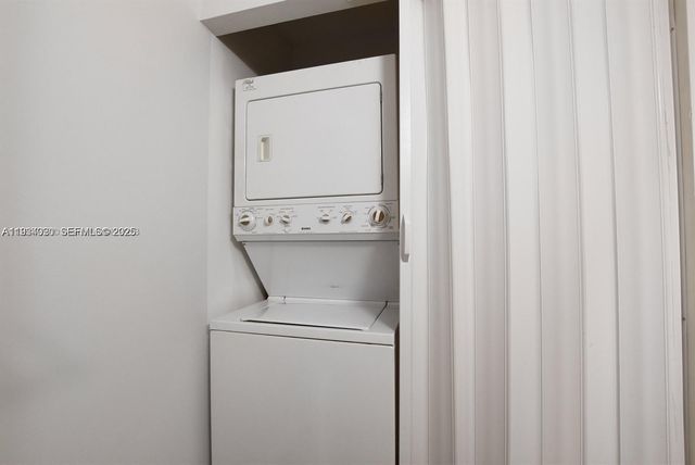 28 Crossings Cir E, Boynton Beach, FL 33435