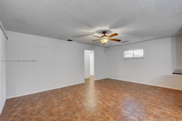 28 Crossings Cir E, Boynton Beach, FL 33435