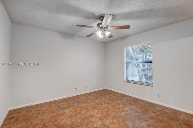 28 Crossings Cir E, Boynton Beach, FL 33435