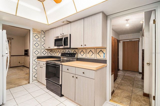 607 E LAKESHORE DRIVE, Ocoee, FL 34761