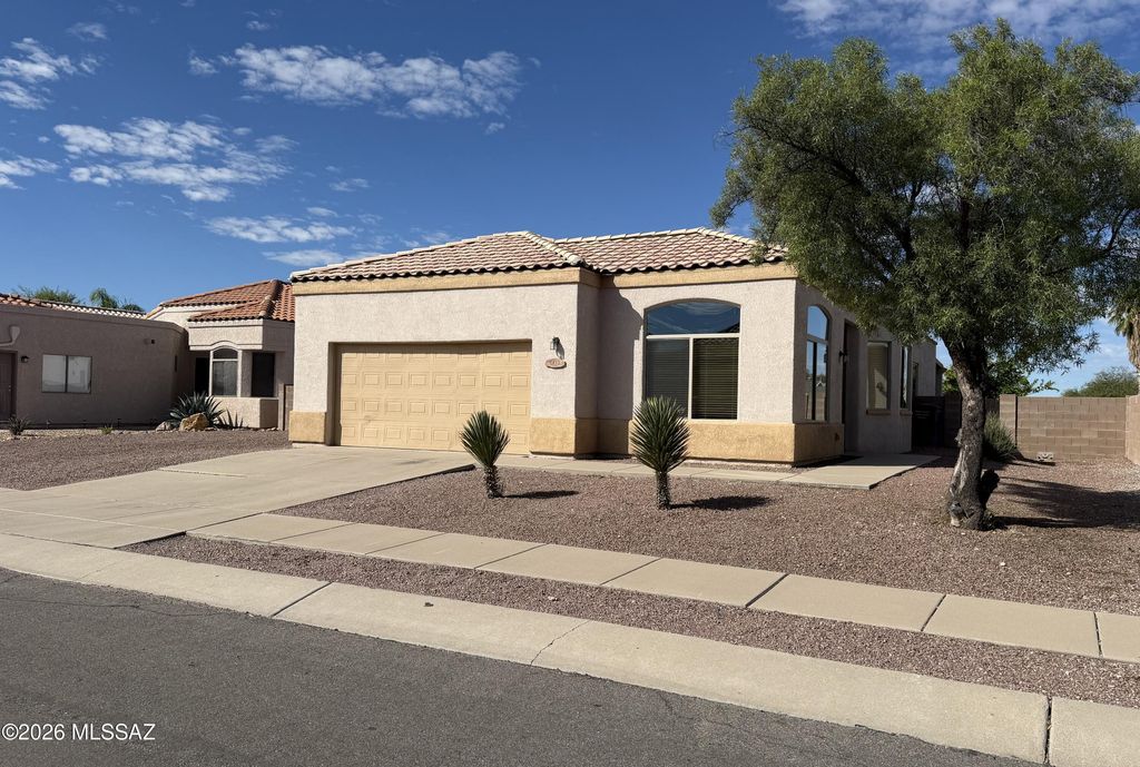 8412 S Camino Sierra Rincon, Tucson, AZ 85747