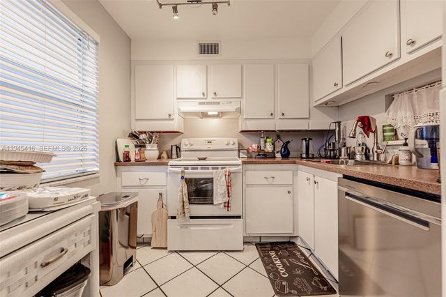 2601 NW 48th Terrace 145, Lauderdale Lakes, FL 33313