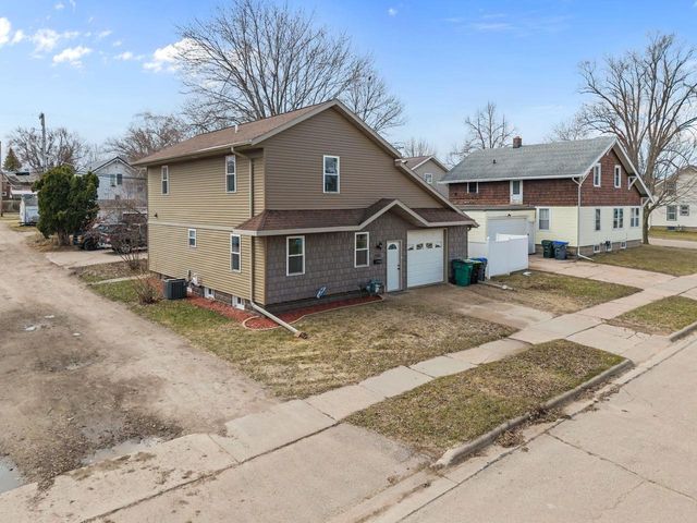 206 E SPRING STREET, New London, WI 54961