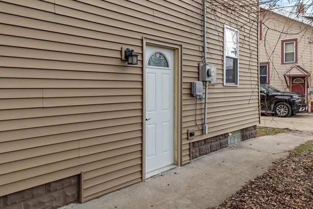206 E SPRING STREET, New London, WI 54961