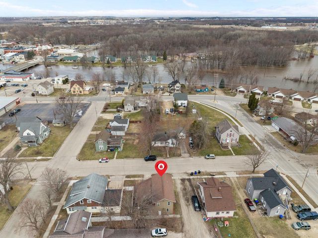 206 E SPRING STREET, New London, WI 54961