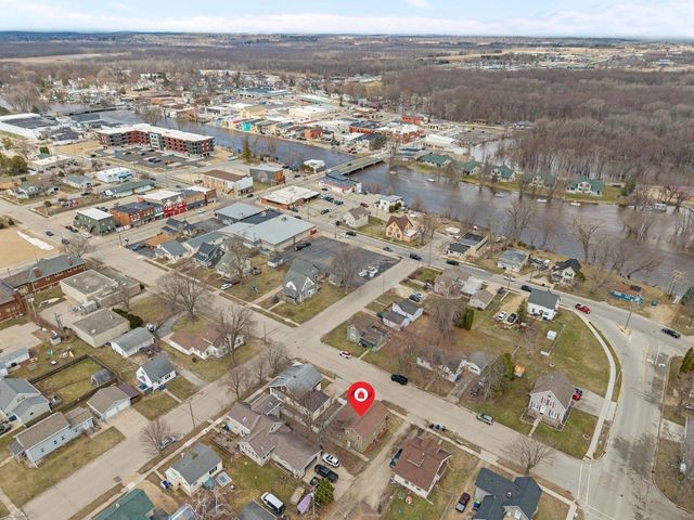 206 E SPRING STREET, New London, WI 54961