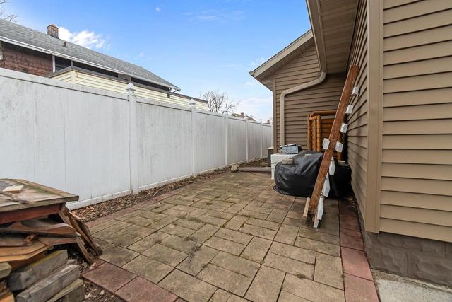 206 E SPRING STREET, New London, WI 54961