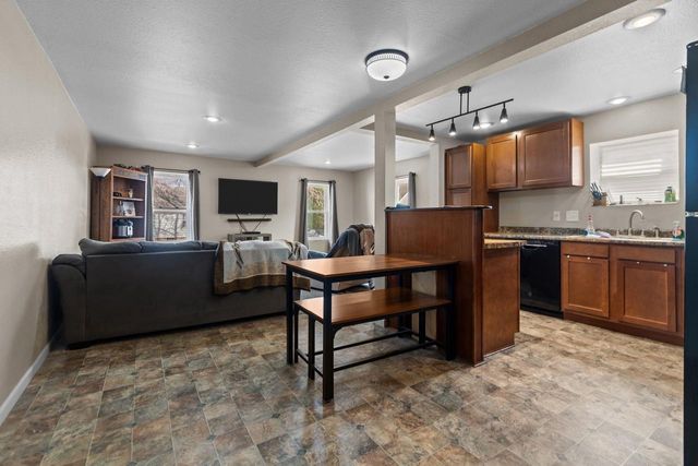206 E SPRING STREET, New London, WI 54961