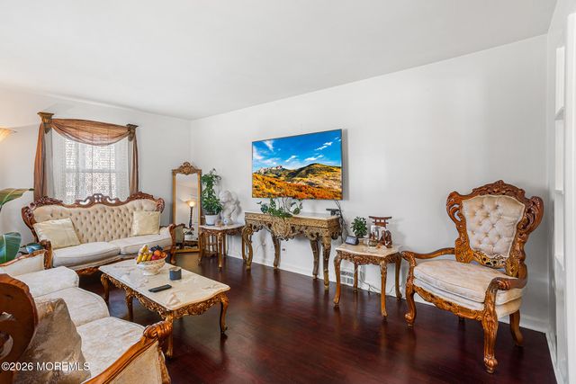 5 Schiverea Avenue, Freehold, NJ 07728