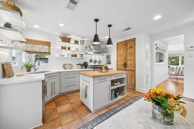 3927 Colquitt Street, Houston, TX 77027
