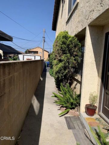 220 S Palm Avenue, Santa Paula, CA 93060