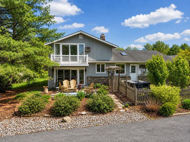 1 Warwick Place, Florida, NY 10921