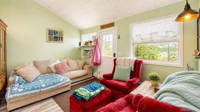 1 Warwick Place, Florida, NY 10921
