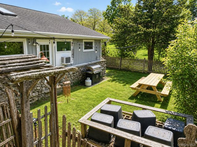 1 Warwick Place, Florida, NY 10921