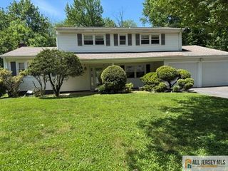 13 Greenwich Road, Edison, NJ 08820