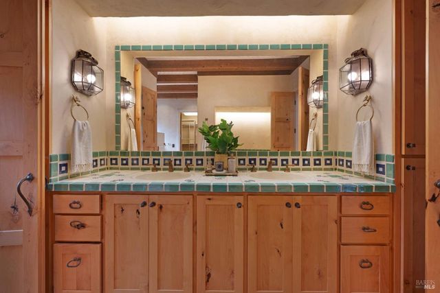 77 Oso Trl, Glen Ellen, CA 95442