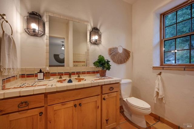 77 Oso Trl, Glen Ellen, CA 95442