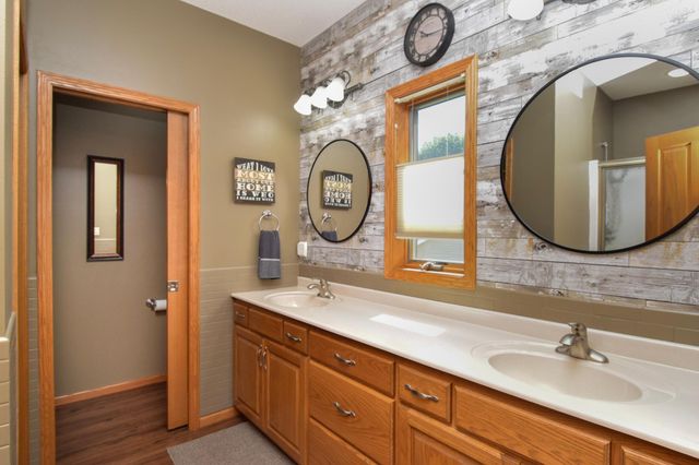 1150 Oakcrest Drive, Sauk Rapids, MN 56379