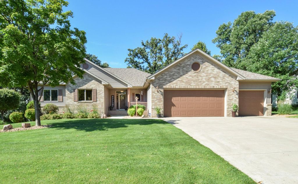 1150 Oakcrest Drive, Sauk Rapids, MN 56379
