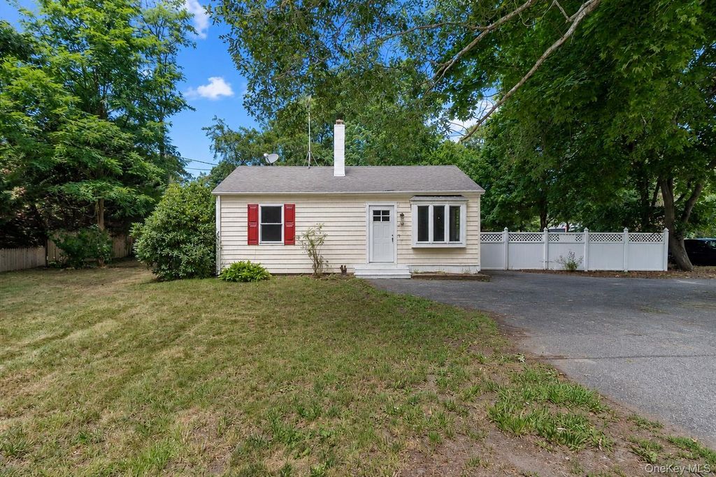 685 Horseblock Road, Brookhaven, NY 11719