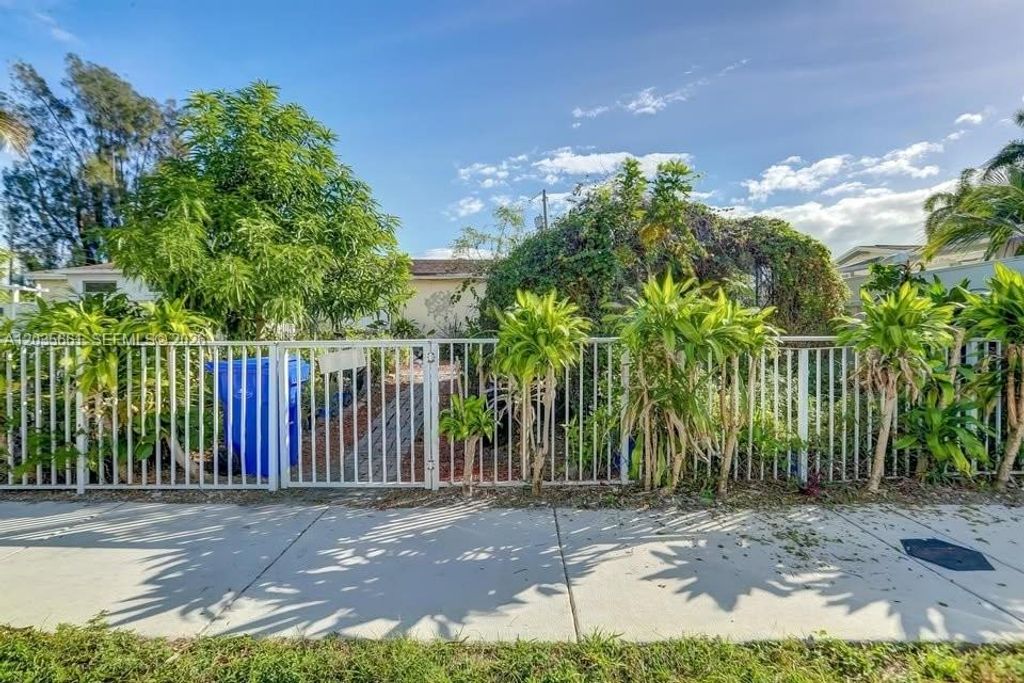 22XX SW 42nd Way C, Fort Lauderdale, FL 33317