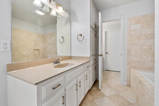 5803 Sandalwood HOLW, Austin, TX 78731