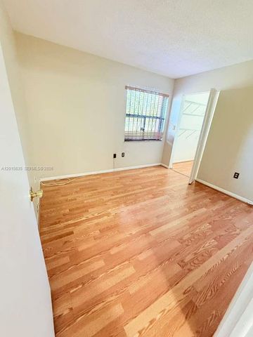 445 W Park Dr 106-4, Miami, FL 33172