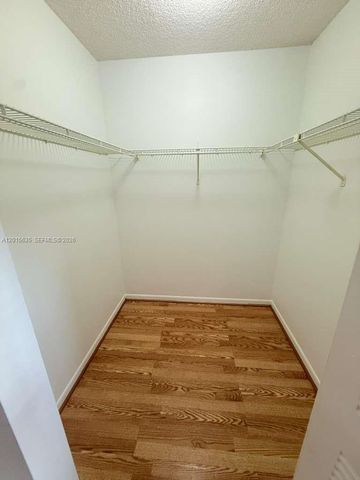 445 W Park Dr 106-4, Miami, FL 33172