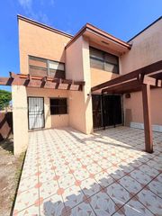 445 W Park Dr 106-4, Miami, FL 33172