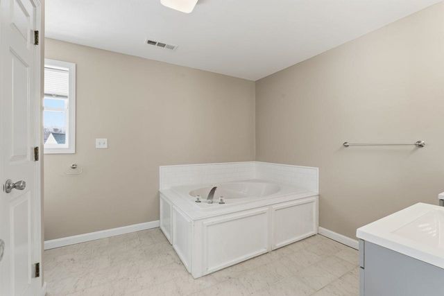 77 Barbara Lane, Hudson, NH 03051