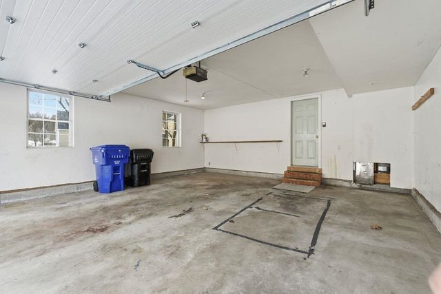 77 Barbara Lane, Hudson, NH 03051