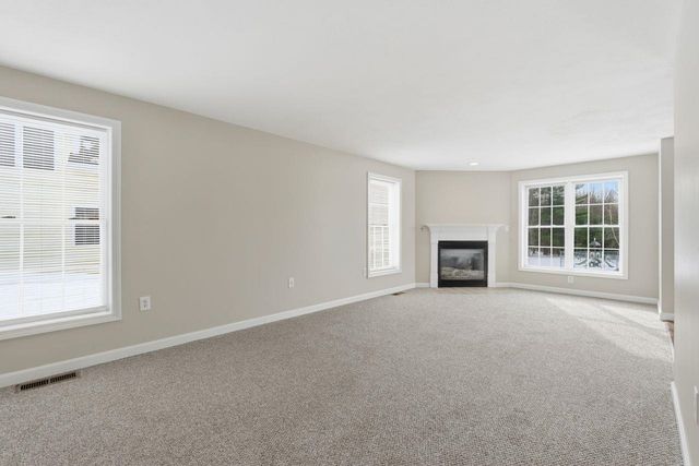 77 Barbara Lane, Hudson, NH 03051